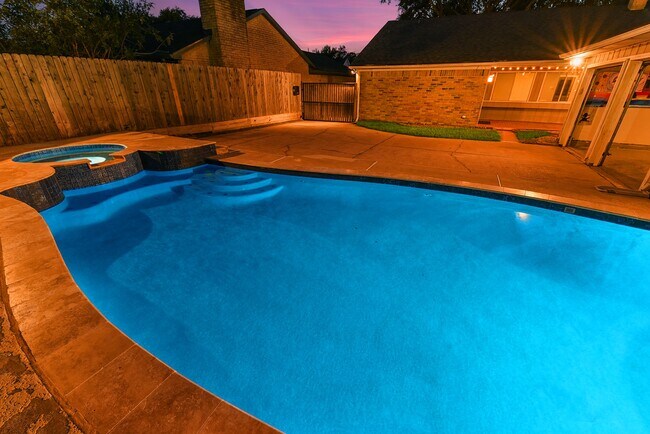 Photo - 215 Gentilly Dr