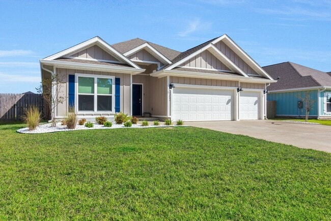 Building Photo - 4 BEDROOMS IN GULF BREEZE!!