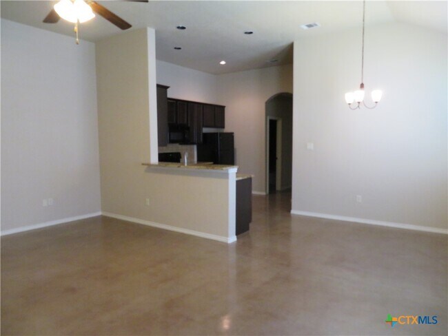 Photo - 758 Saengerhalle Rd