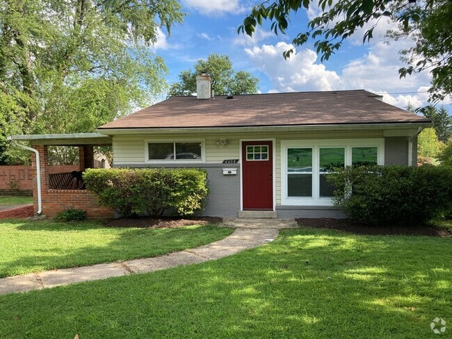 Building Photo - Charming 3-Bedroom, 2-Bath Split-Level Sin... Rental