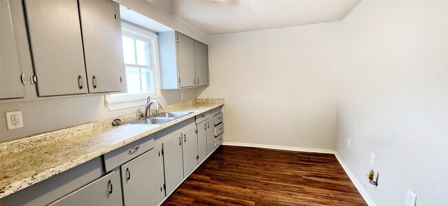 Photo - 136 W Marion St
