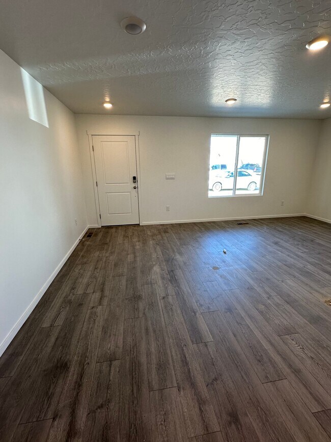 Photo - 253 Portside Ln