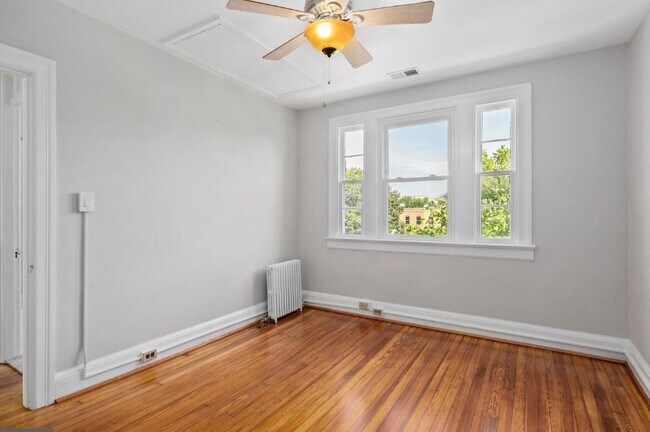 Photo - 1826 A St SE