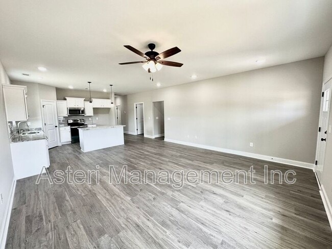 Photo - 235 Beau Claire Cir