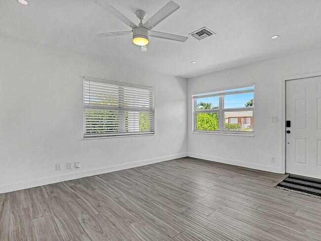 Photo - 942 Macy St