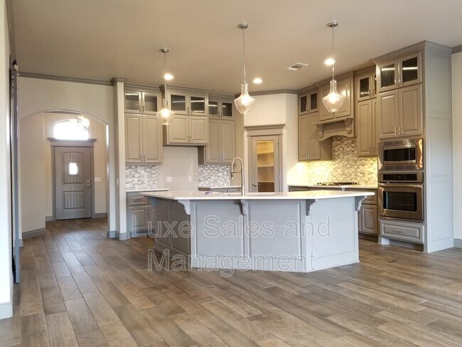 1433 Kelley Pointe Pkwy