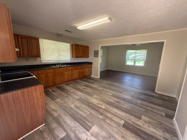 Photo - 145 Hume Ave