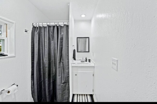 12918 Peggys Ln Unit C