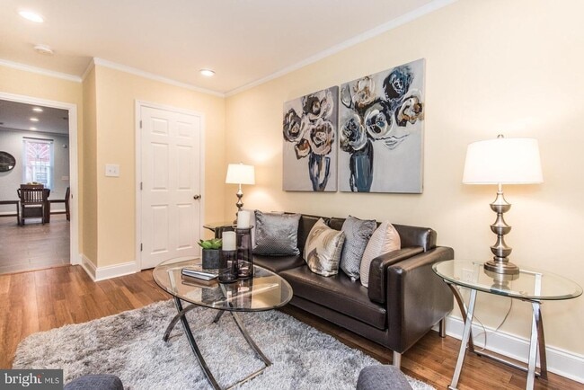 Photo - 2345 Turner St