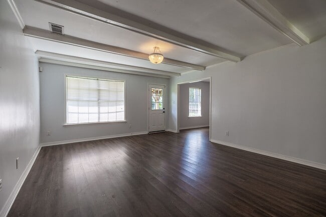 Photo - FIRST MONTH FREE ON FIRST FULL MONTH! 3 Be...