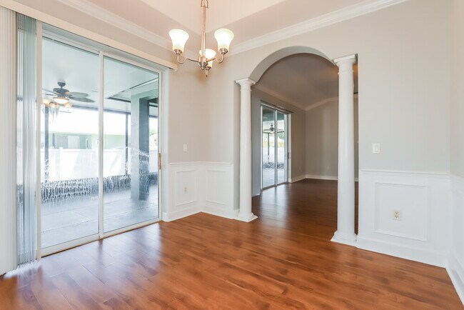 Photo - 5422 Oxford Manor Cir