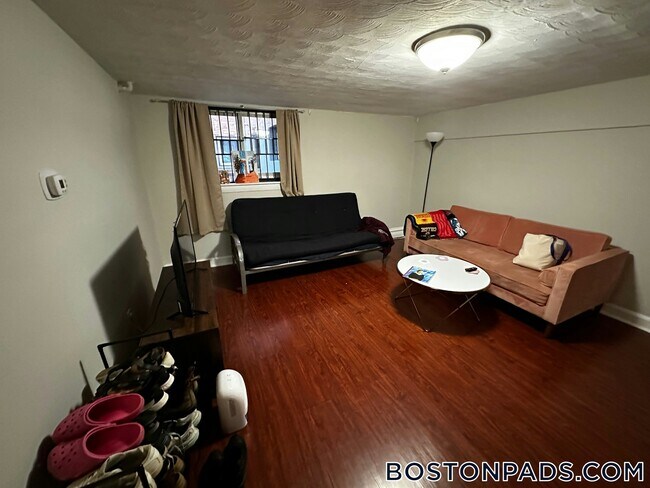 67 Chiswick Rd Unit 2
