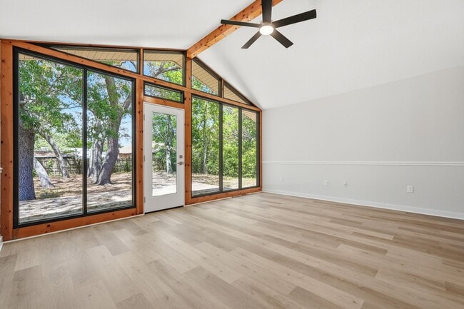 Photo - All Brick Home & Large Yard in Niceville!