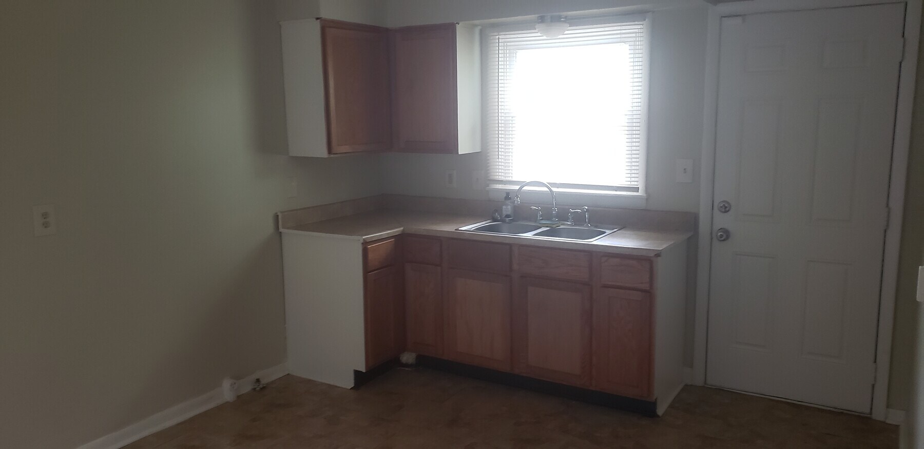 Cocina - 4715 E 18th St