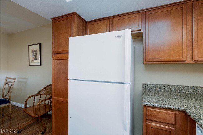 Building Photo - 7300 W Pirates Cove Rd Unit 2038