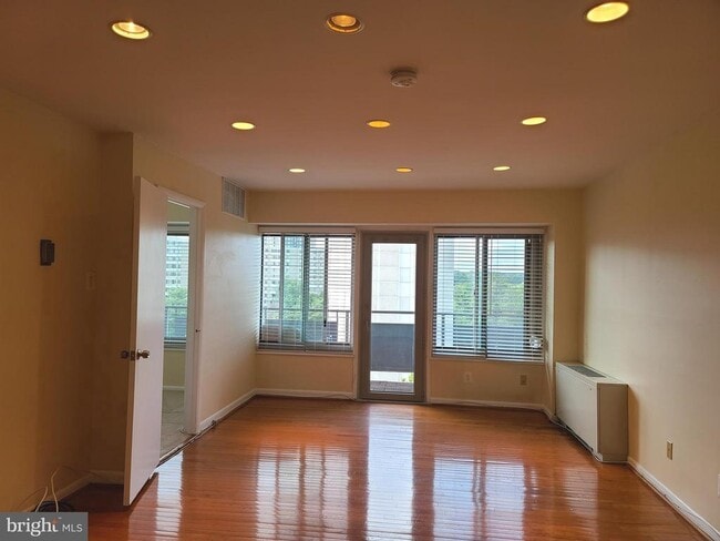 Photo - 5340 Holmes Run Pkwy Unit 709