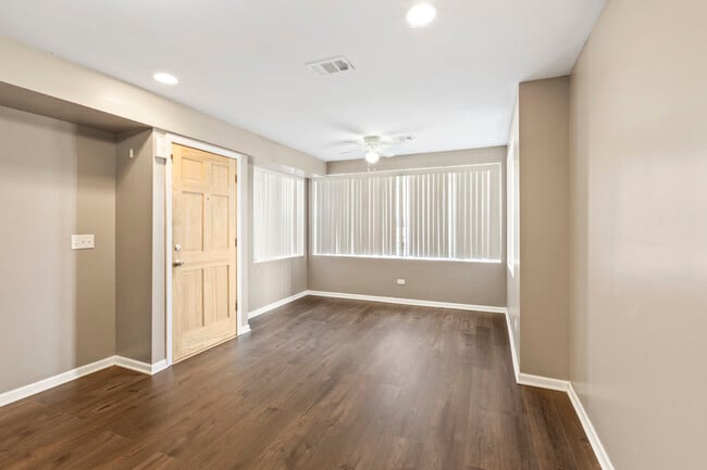 Photo - 323 Memorial Dr