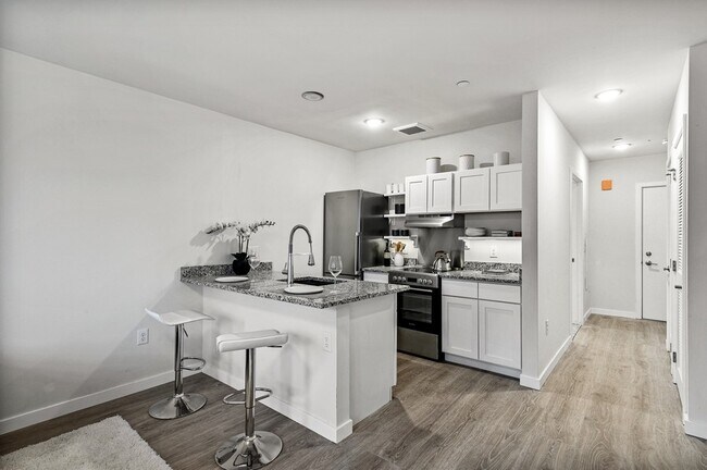 Photo - The Huguenot