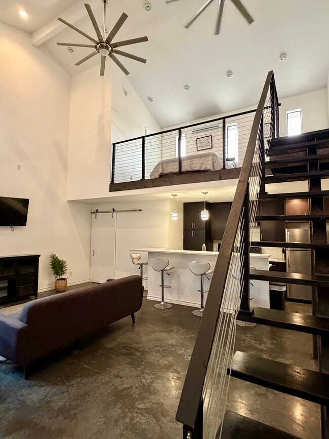Building Photo - 4601 Redbud Ave