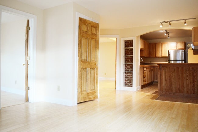 Building Photo - 86 Pitkin St Unit APT 1