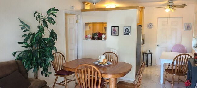 Photo - 1566 NE 45th St Unidad D
