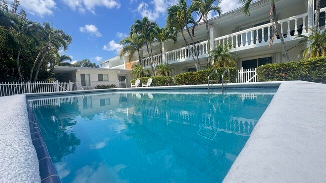 Building Photo - 1727 Jimmy Buffett Mem Hwy Unit 208