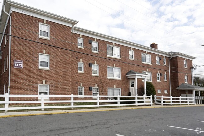 Photo - Patrick Henry Apartments