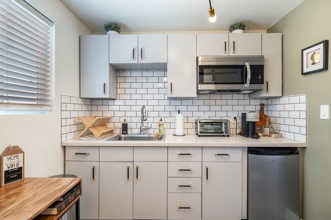 Photo - 2145 W Fairmount Ave