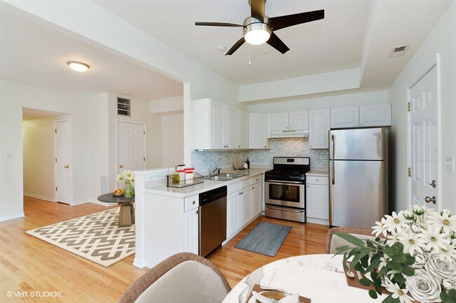 Photo - 1304 N Claremont Ave Unidad 3