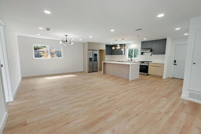 Photo - 5548 Irondale Ave