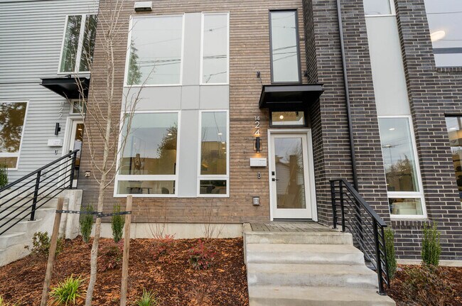 Photo - 1424 N 80th St