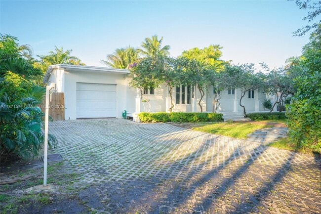 Photo - 355 Redwood Ln
