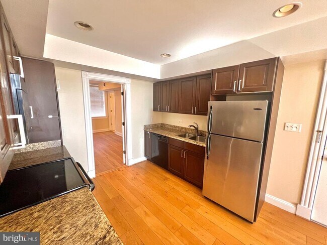 Photo - 1017 W Cross St