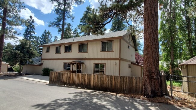 Building Photo - 1121 Illini Dr Rental