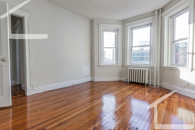 Spacious 1-Bedroom, Bright Unit in Fenway - Spacious 1-Bedroom, Bright Unit in Fenway