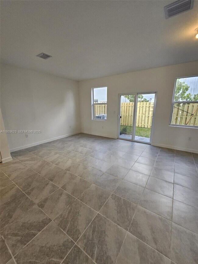 Photo - $2,300 96 SE 11 Ct