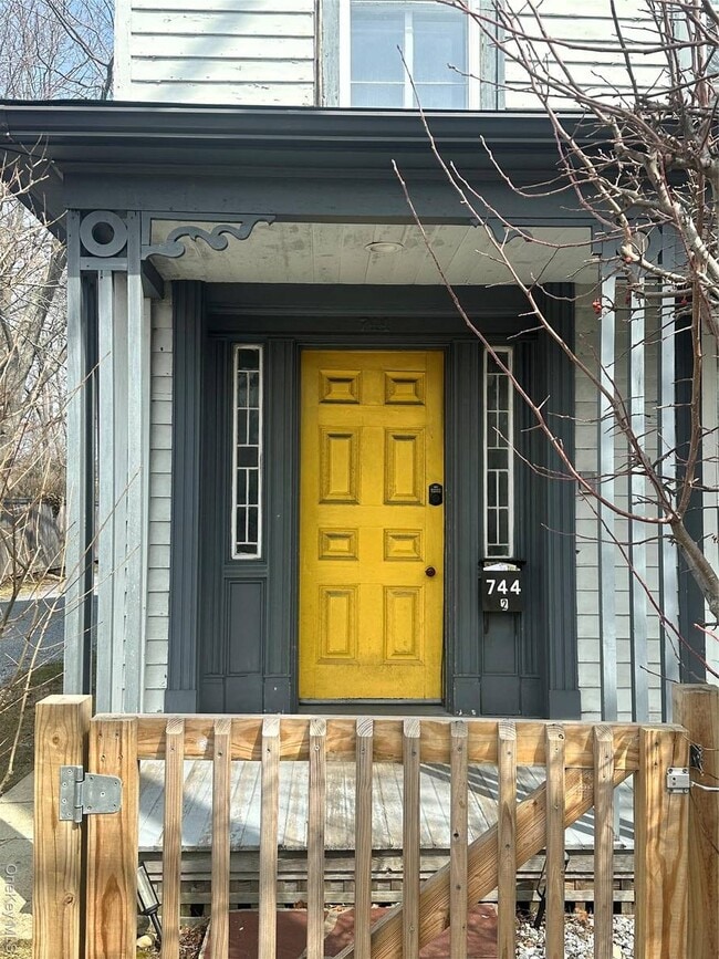 Photo - 744 Main St