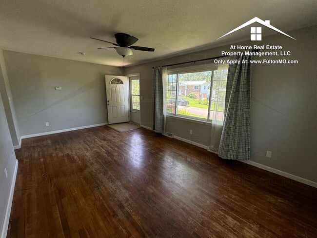 Photo - 1304 Bradley Ln