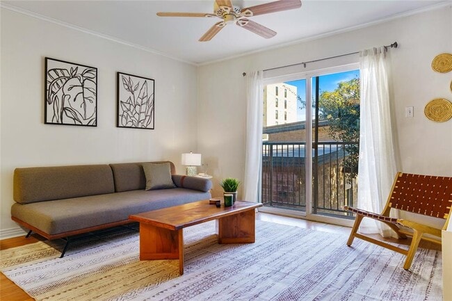 Building Photo - 1422 Collier St Unit 214