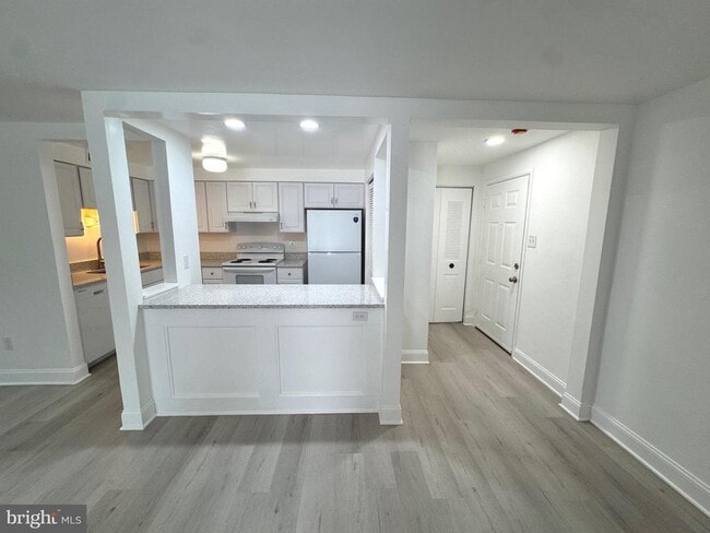 Building Photo - 4420 Groombridge Way Unit 29/20A