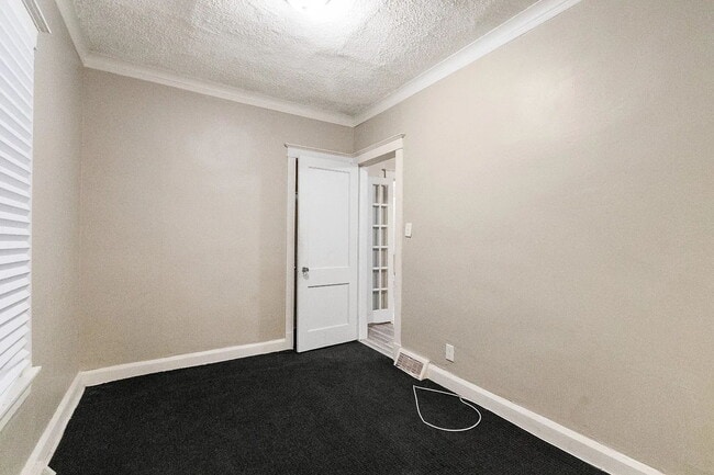 Charming 3-Bedroom Home | 1 Bath | In-Unit Laundry | Updated Kitchen – $2,000/month