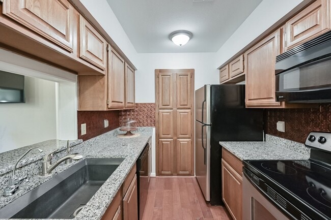 Photo - North Arlington Condo - 5 minutes to AT&T Stadium and Globe Life Field!