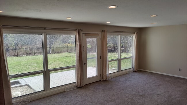 Photo - 2527 Richmond Rd