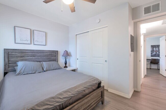 Photo - 838 E 9th St Unidad 28