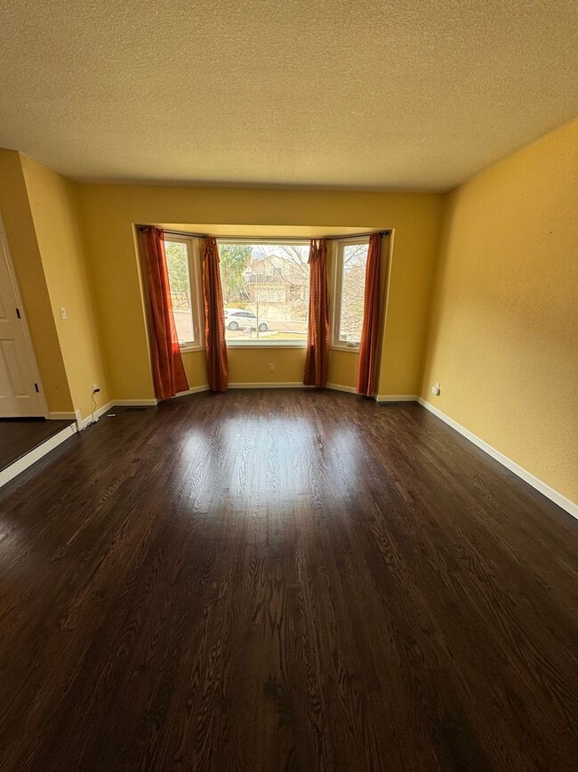 Photo - 5 Bedroom Home in Broadmoor Bluffs