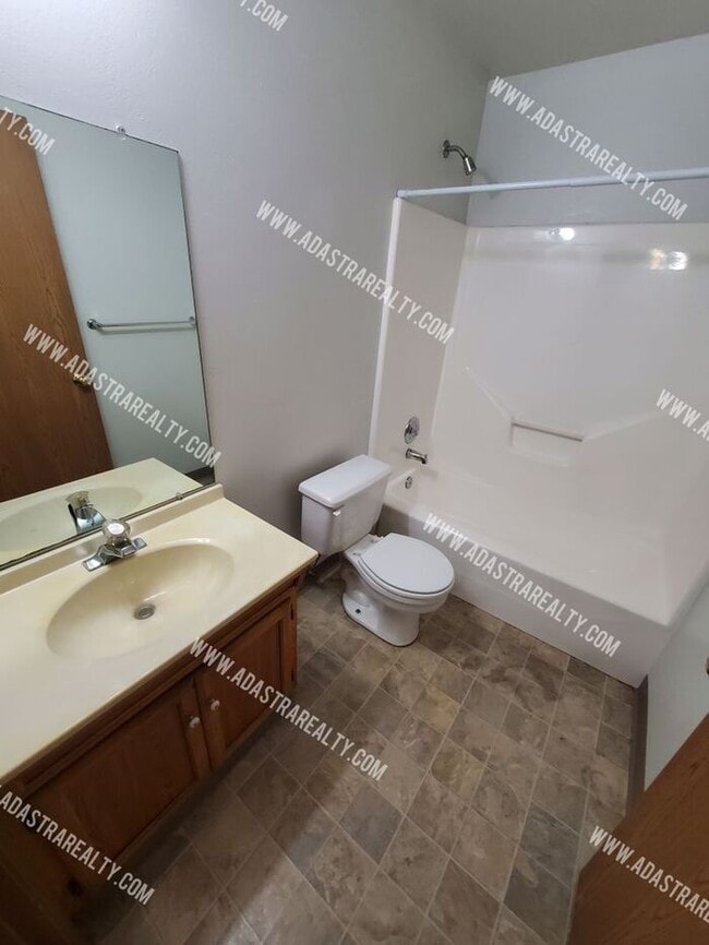 Photo - Affordable 2 Bedroom/2 Bath in Raymore-Available in MAY!!