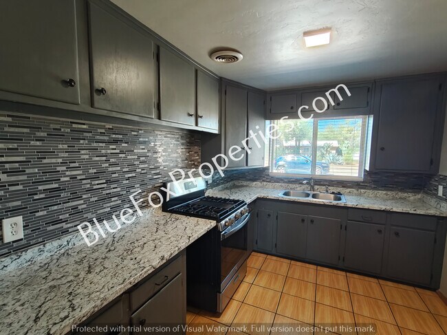 Photo - 5952 E 25th St