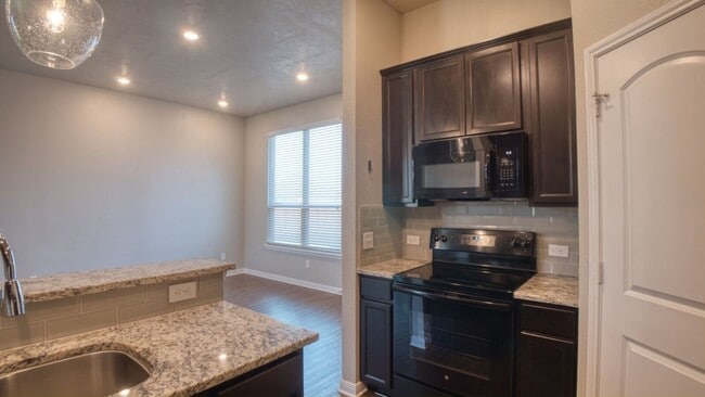 Photo - 2025 Viva Rd