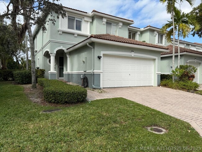 Building Photo - 2136 Oakmont Dr