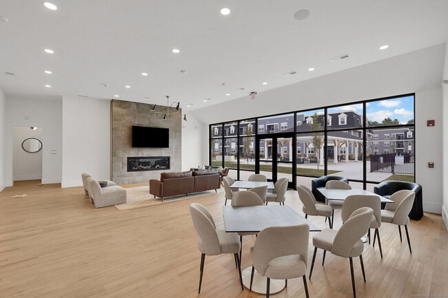 Photo - 280 Salmon Brook St Unidad 4106